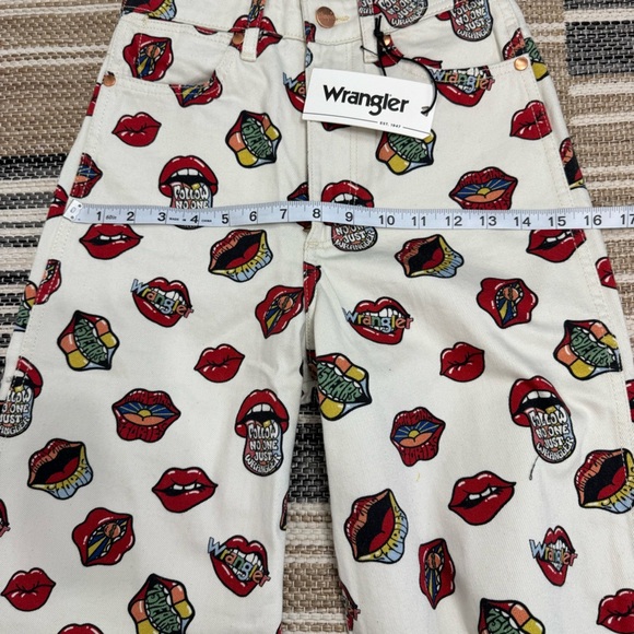 Wrangler Barrel 652 High Rise Jeans Read My Lips Lip Print Cotton Size 24 x 31 - Picture 9 of 14